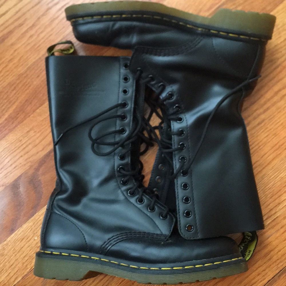 Doc Martens Boots (1914 Smooth)